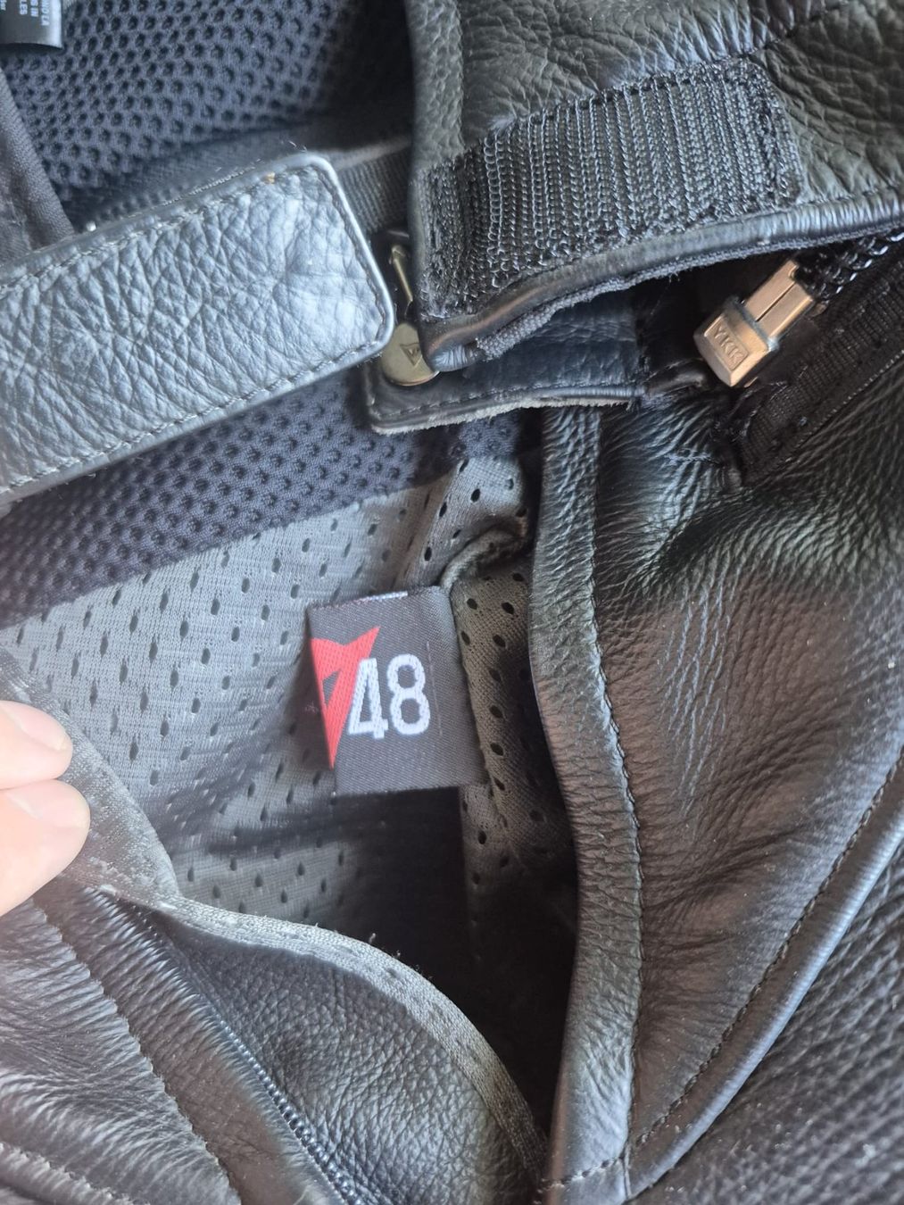 Dainese Completi: Lederkombi Dainese Grösse 48 – Usato da Düdingen venduto da lar_sj2b 1