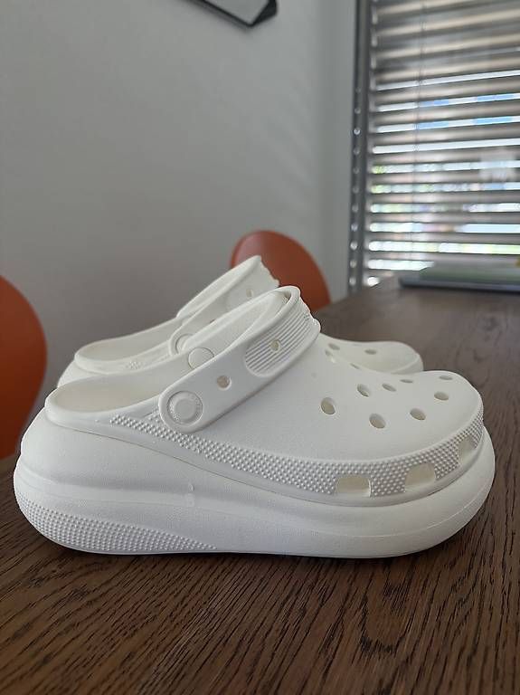 Scarpe da donna: Plateau Crocs Comfort Weiss Grösse 38 – Usato da Birmensdorf ZH venduto da japaro