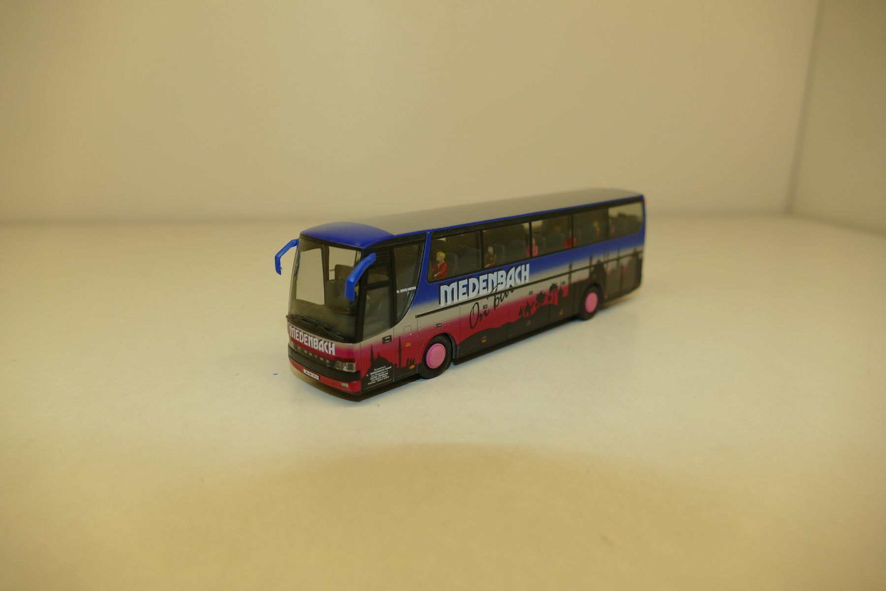 Herpa Modellini d'auto: Herpa 1:87: Setra S315 HDH Reisebus mit Figuren – Nuovo (secondo la descrizione) da Niederhasli venduto da Flash32
