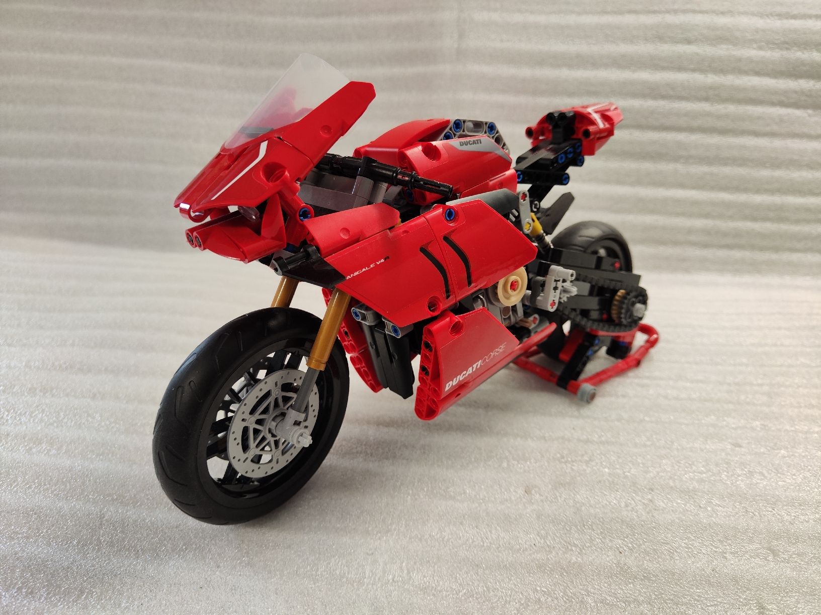 Lego Spielzeuge: LEGO Technic Motorrad Ducati Panigale V4 R 42107 – Gebraucht aus Muhen von Handschlagg 4
