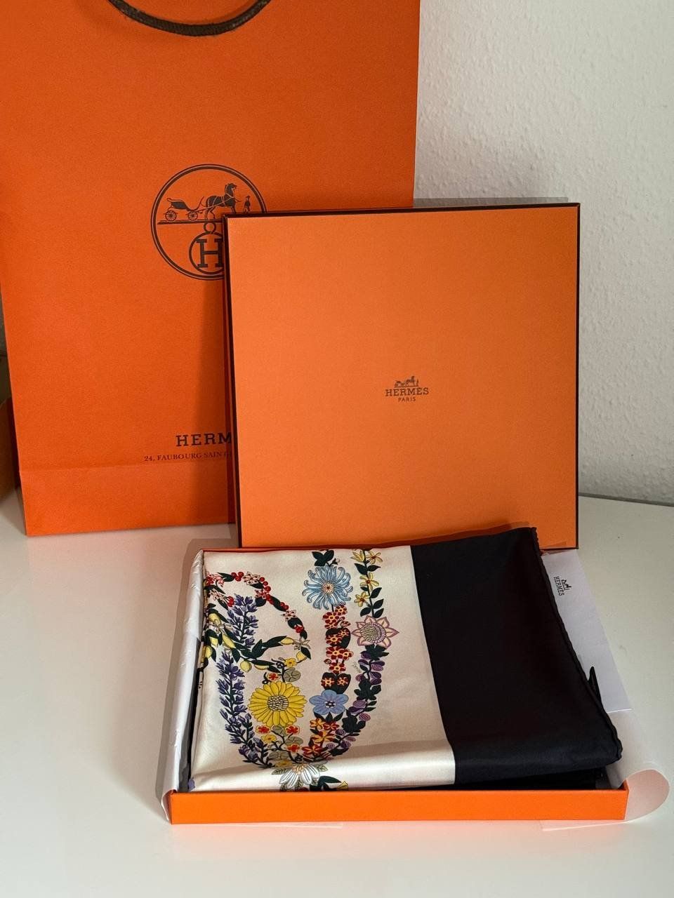 Hermès Foulard & Sciarpe: Hermès Carré 90 Brides de Gala neu – Nuovo e nell'imballaggio originale da Adliswil venduto da luk_2k5q 3