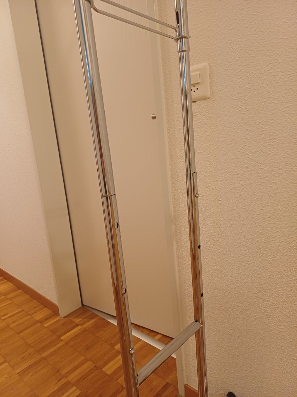 Porte manteau: Kleiderständer mit 2 Stangen, "Songmics Hangy" – D'occasion à Dietlikon par mer_5vpv 4