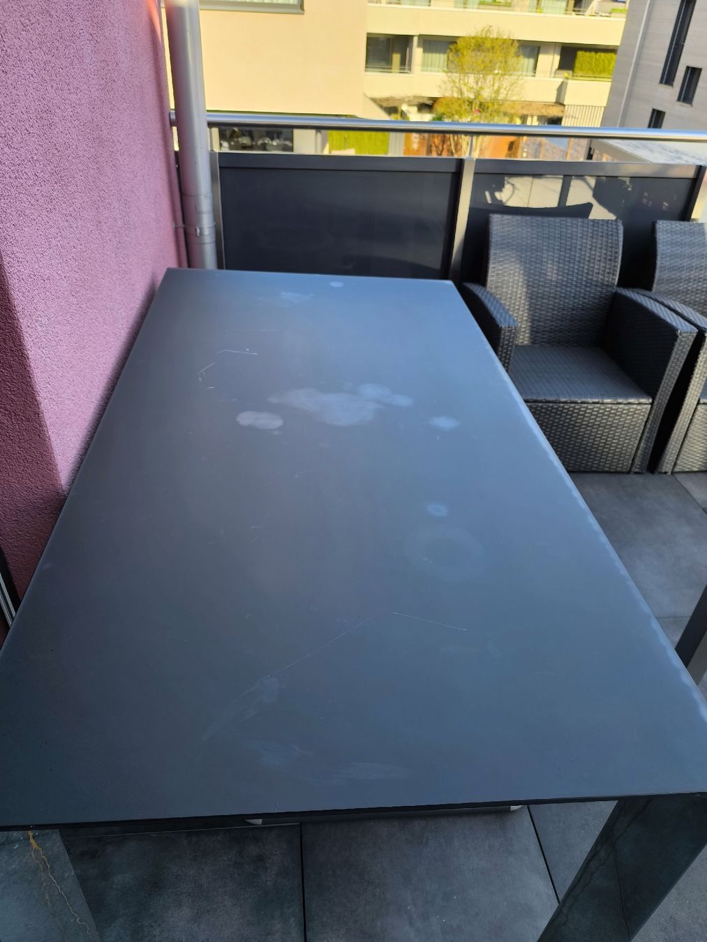 Tables: Gartentisch mit Anthrazitglassplatte – D'occasion à Bütschwil par Schnueffy84