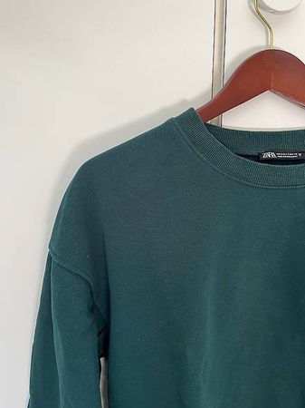 GRÜNER PULLOVER