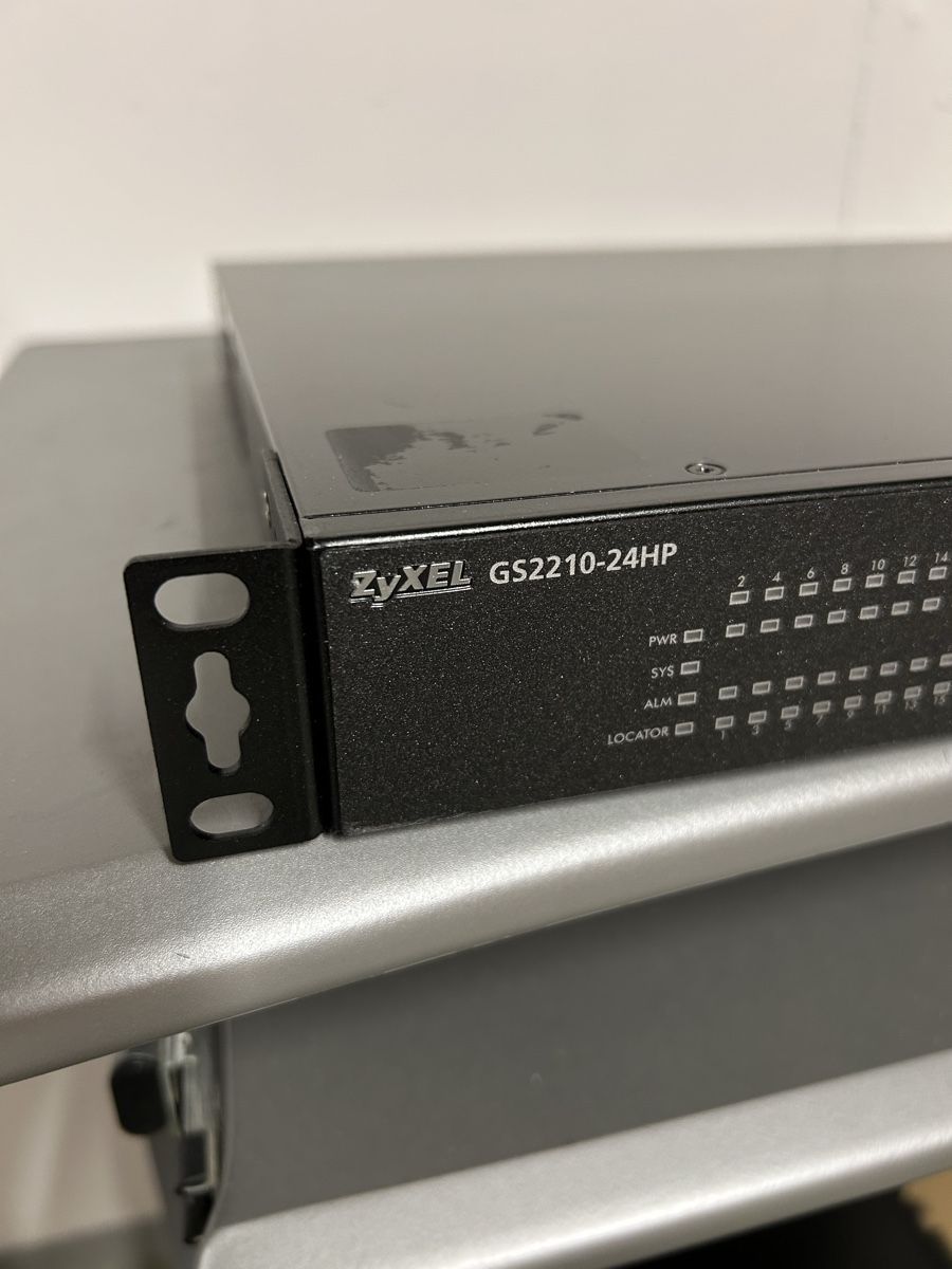 Zyxel Hub & Switch: Zyxel poe 24Port switch gs2210-24hp – Nuovo (secondo la descrizione) da Oberstammheim venduto da Dbsound24 1