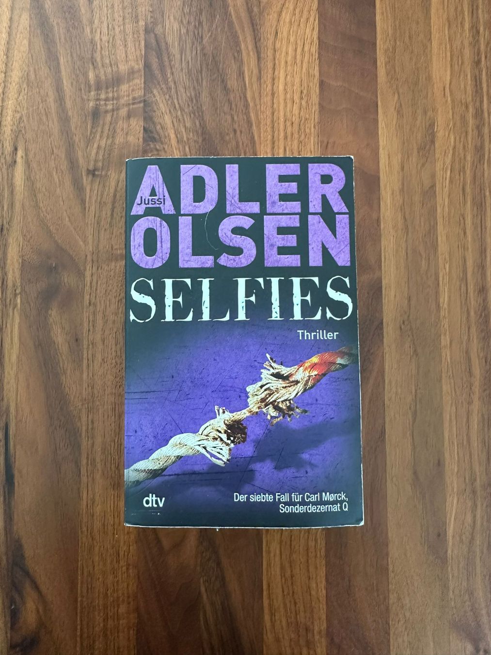 Libri: Jussi Adler-Olsen - Selfies - Thriller – Usato da Olten venduto da MattRed