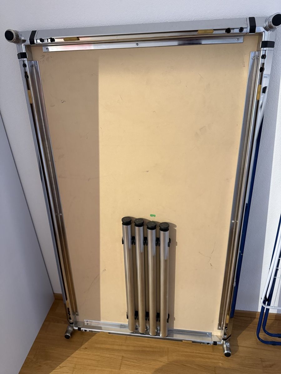 Tables: Stabiler Bürotisch – D'occasion à Pfäffikon SZ par FedLo 2