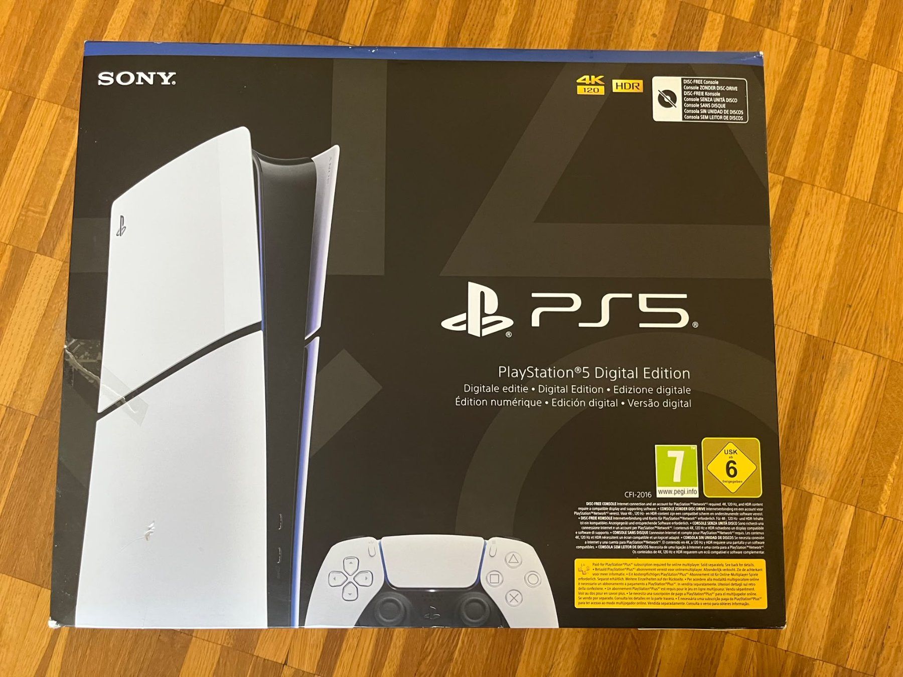 Sony Konsolen: Sony PlayStation 5 mit 2 Controller & Headset – Gebraucht aus Küssnacht am Rigi von Fueuerli