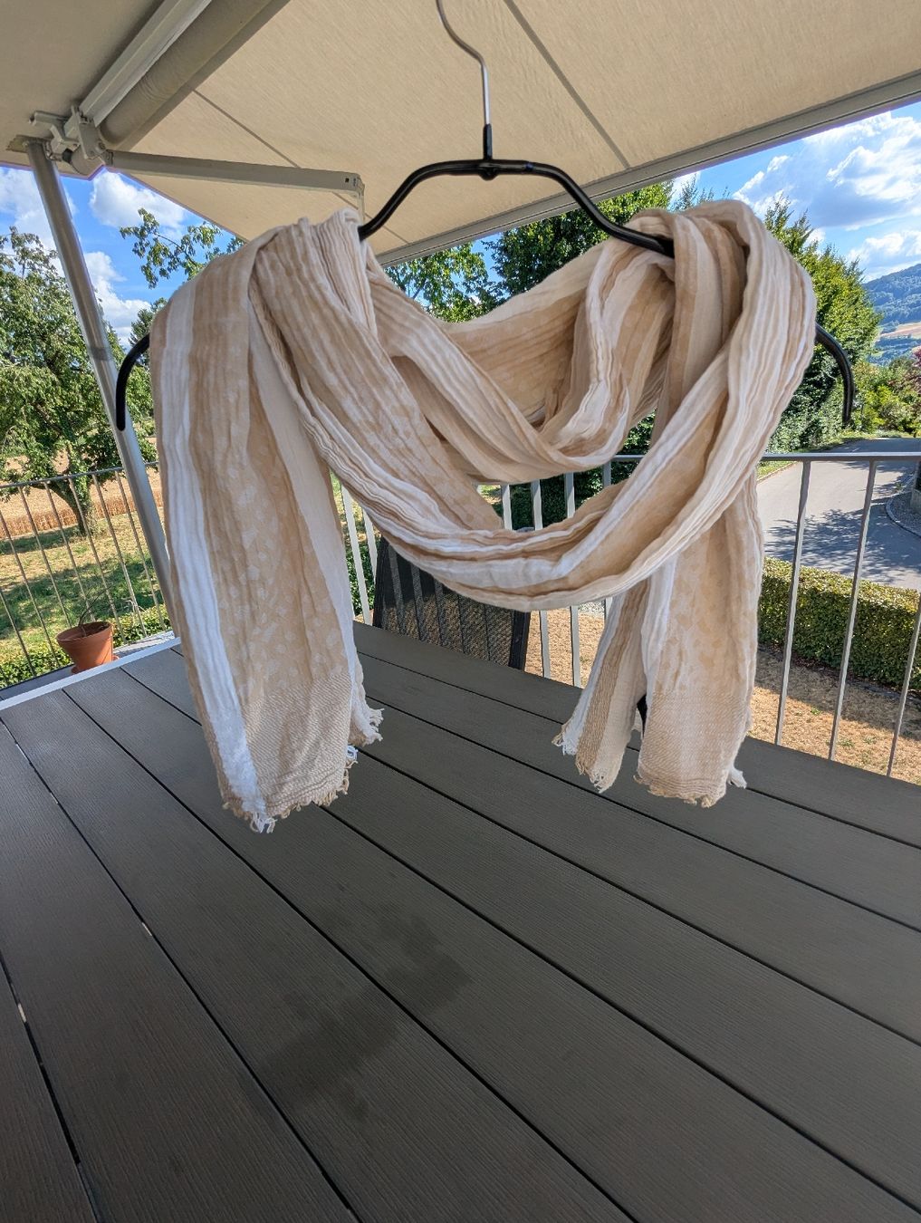 Hugo Boss Foulard & Sciarpe: Foulard BOSS beige leicht – Nuovo (secondo la descrizione) da Seengen venduto da sam_x5tk