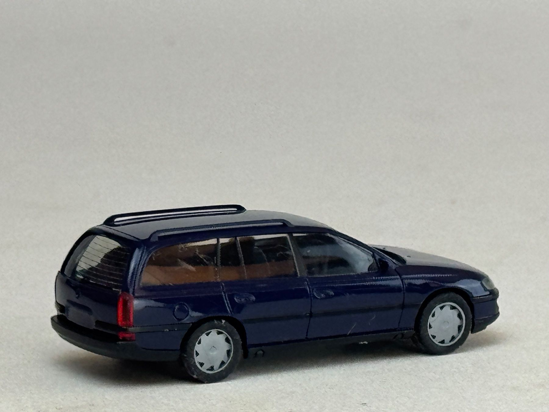 Praliné Modellini d'auto: VE1- Herpa Opel Omega dunkelblau – Usato da Elm venduto da Wikmtz 1