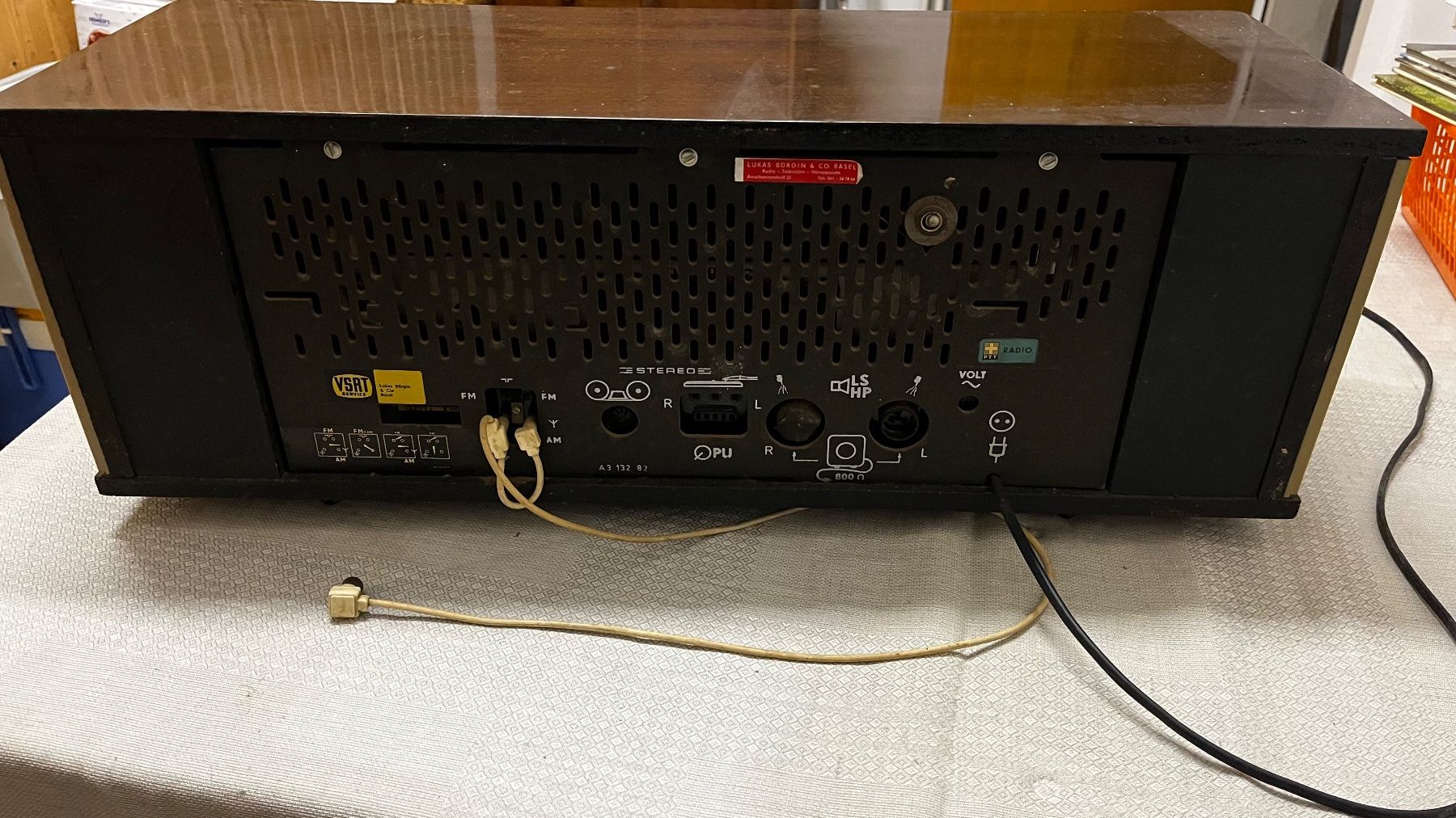 Philips Radios: Philips Röhrenradio – Défectueux à Pfeffingen par Gascard 1