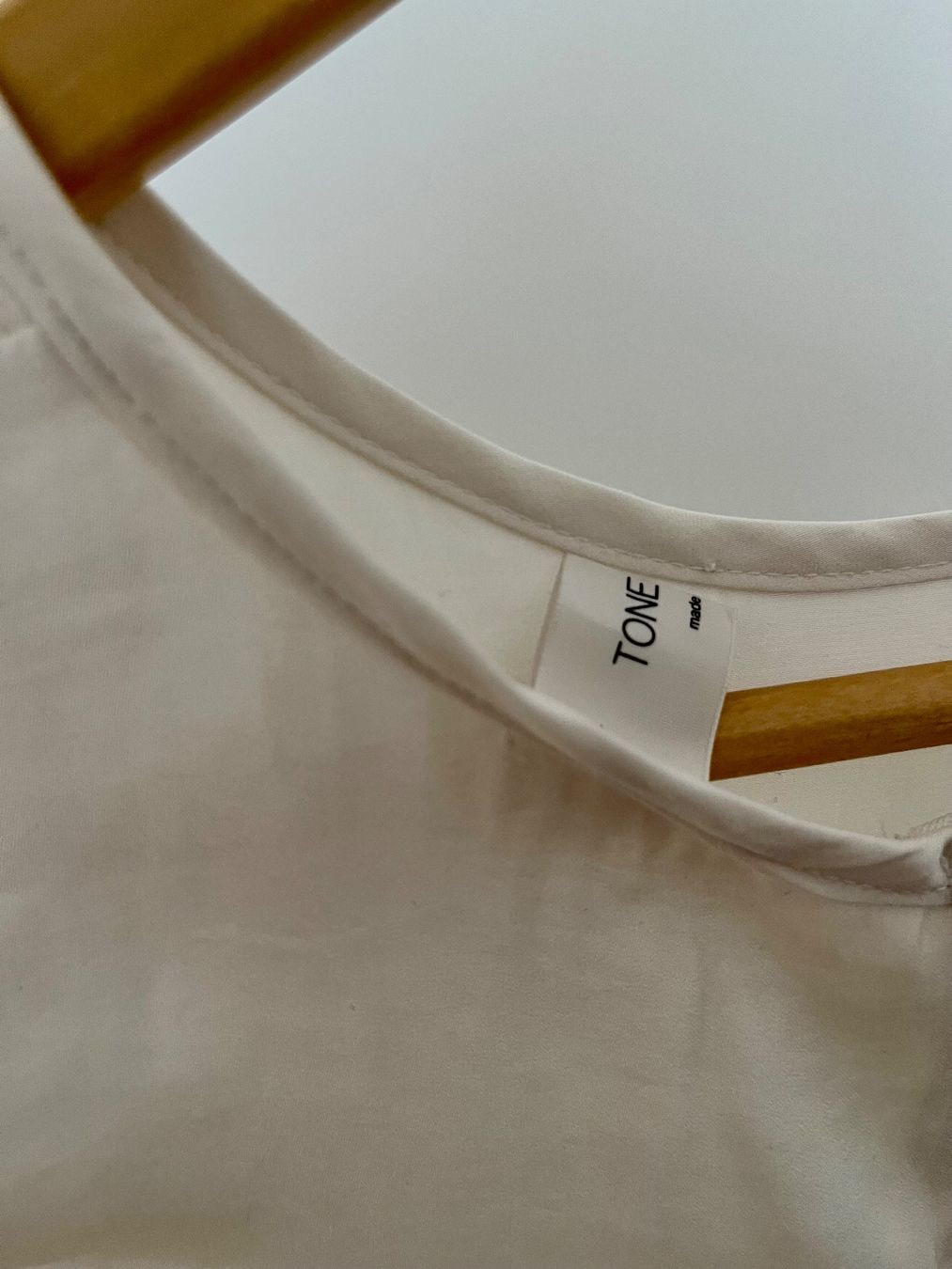 Camicette: Cremefarbene Bluse, leicht glänzend, Gr. S – Usato da Scharans venduto da Weltkind 2