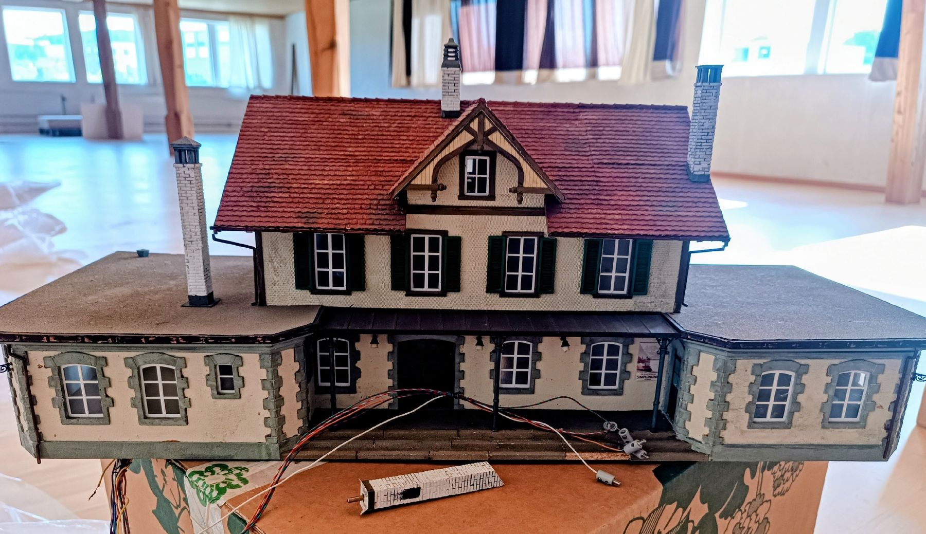 Kit di modellismo & Modellini statici: Bahnhof Spiez - Modell mit Teilbeleuchtung – Usato da Baar venduto da bri_xh5s
