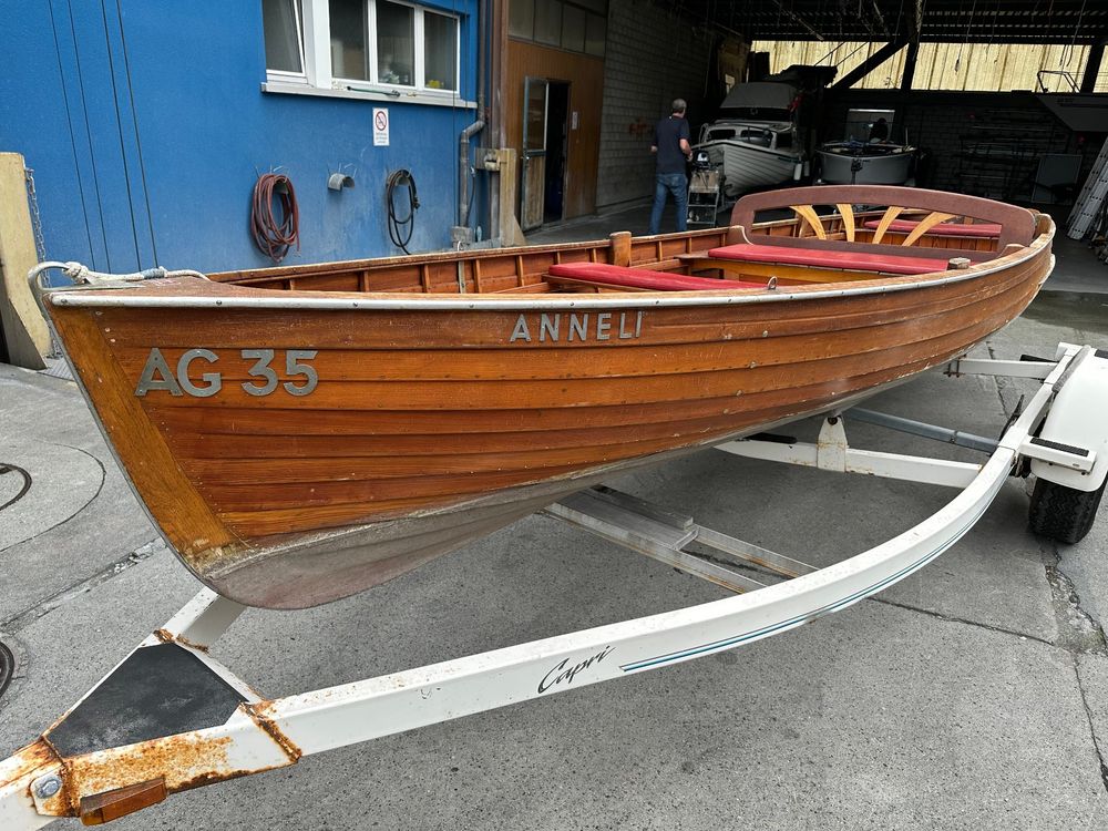 Altes Holzboot Zu Verschenken