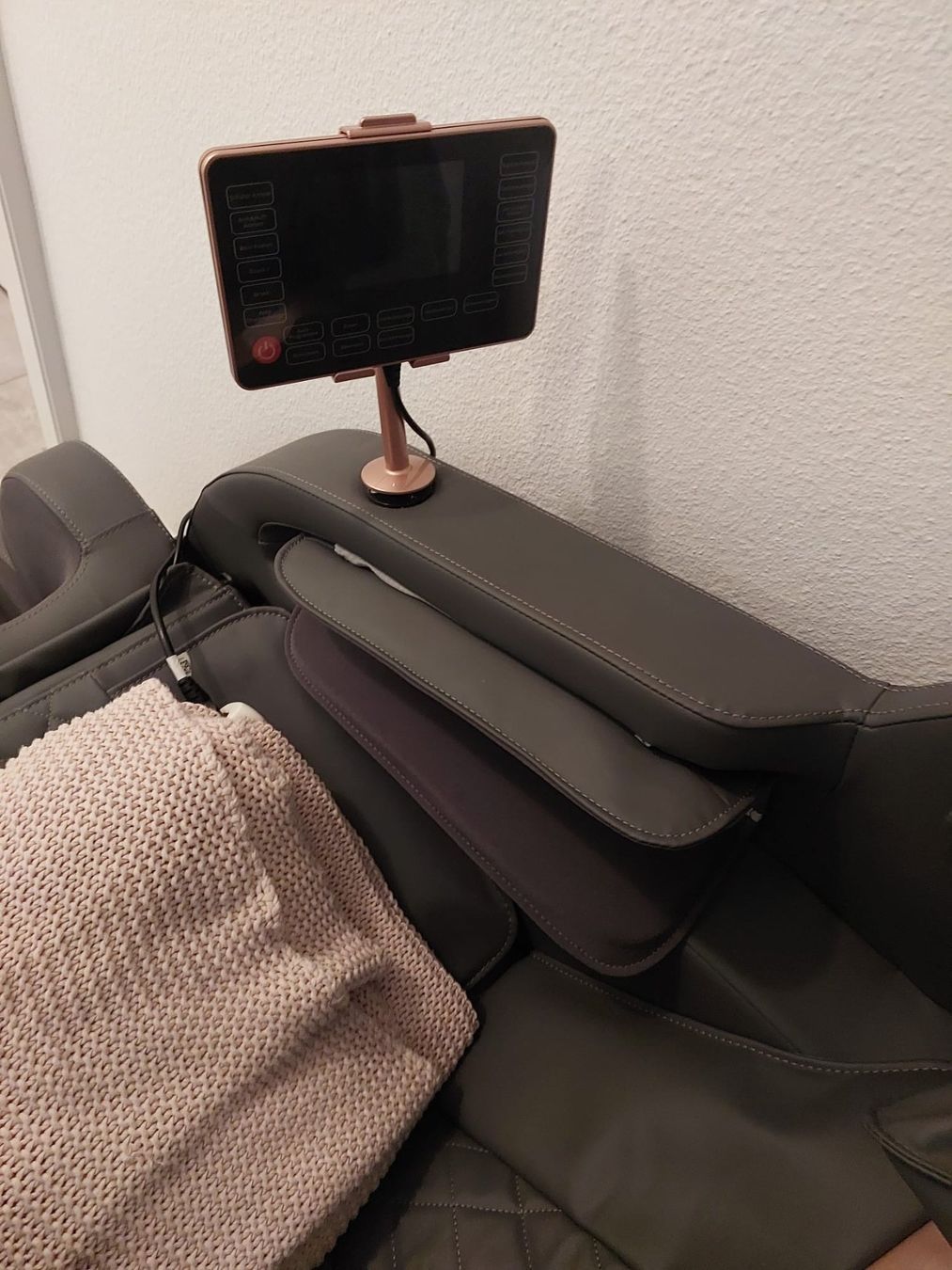 Gonser Massagegeräte: Massagesessel ELSWEIR anthrazit/schwarz, Gonser – Gebraucht aus Olten von dia_qwn9 1