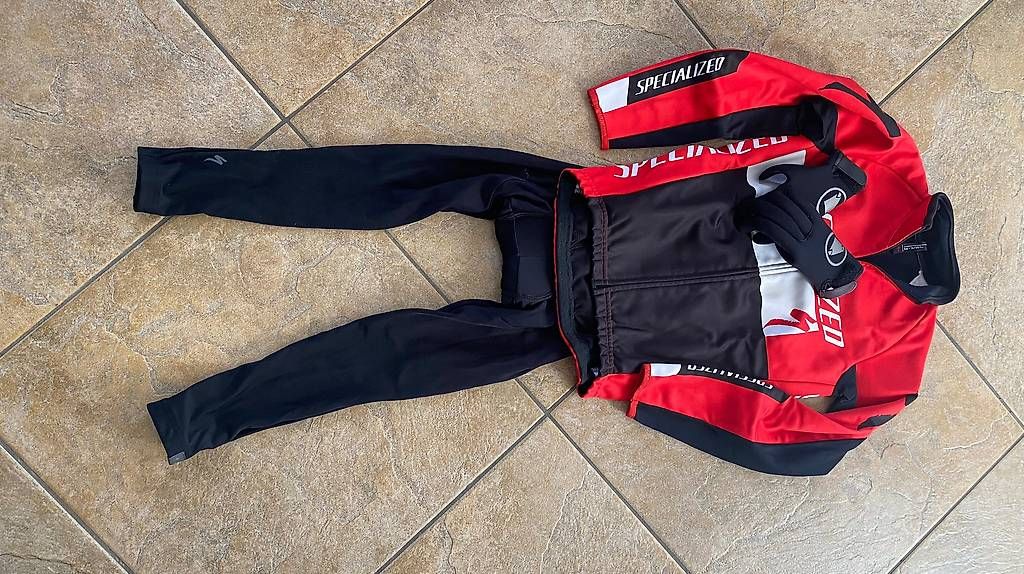 Lotti di vestiti: Completo invernale da bicicletta – Usato da Verscio venduto da nat_928w
