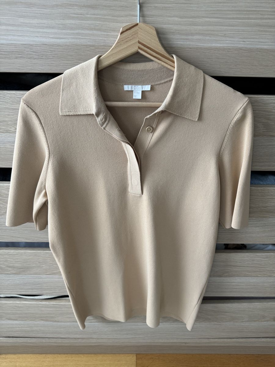 Cos Polo-Shirts: Cos knitted polo – Gebraucht aus Zürich von Lovelyperfumes