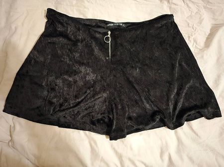 Mini short noir en taille XL