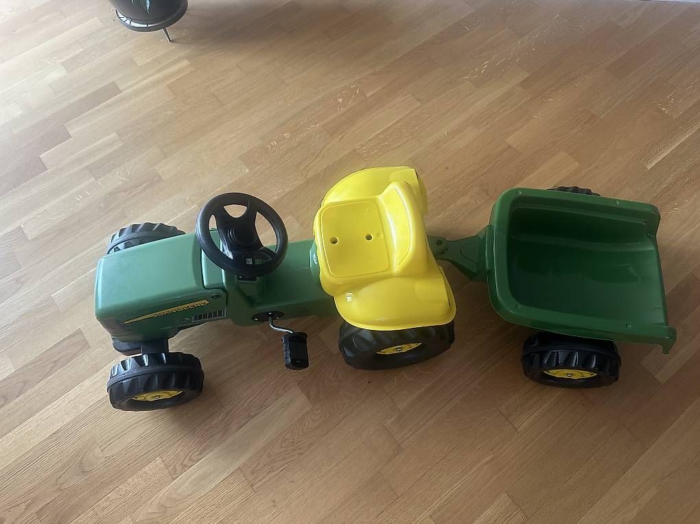 Fahrzeuge für Kinder: Trettraktor – Gebraucht aus Lyss von tfe_f6sc 1