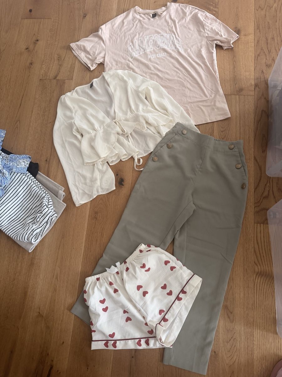 Lots de vêtements: kleiderpaket s – D'occasion à Hohenrain par Flysohighmybutterfly 1