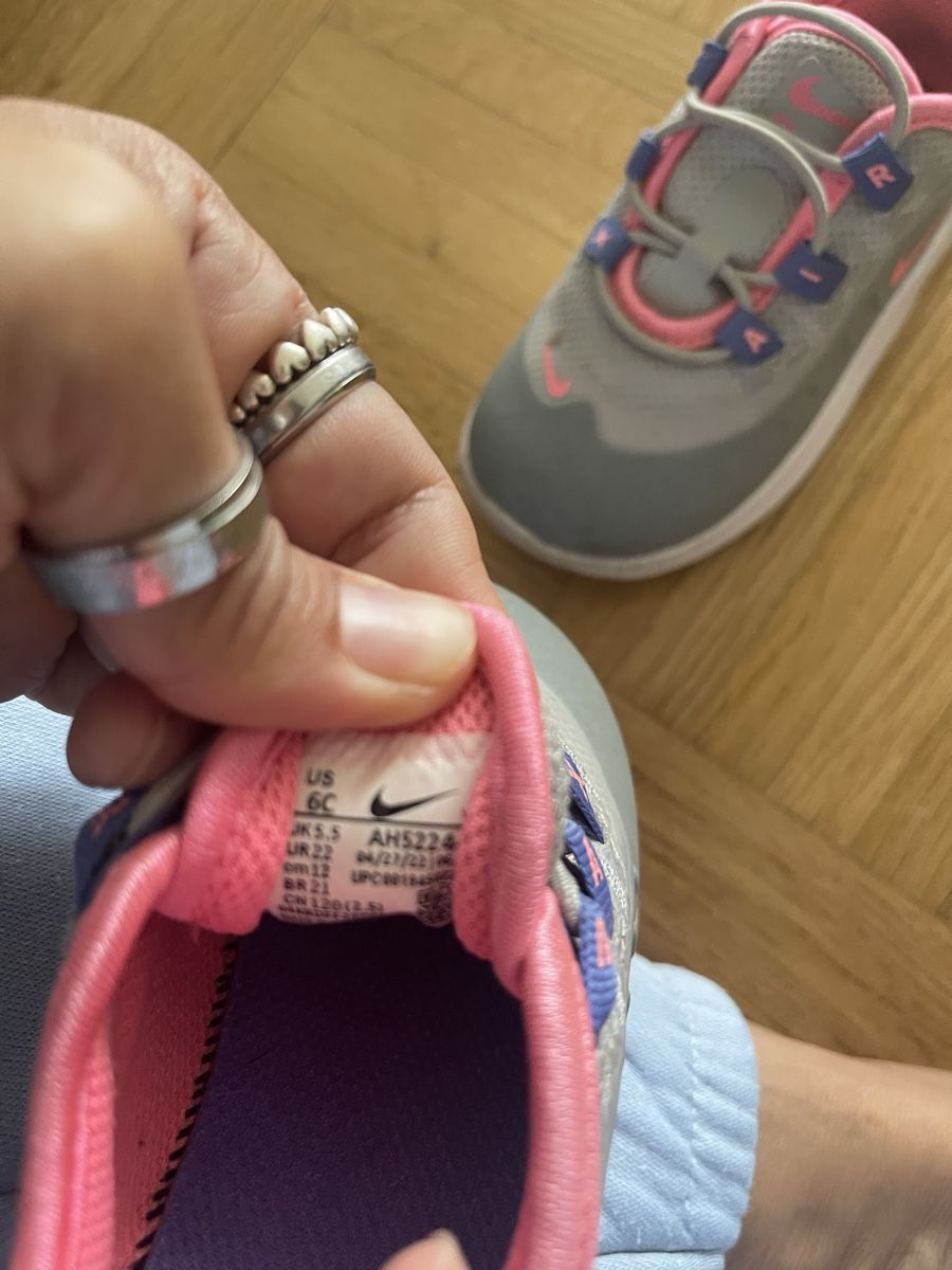 Nike Scarpe per ragazze: Turnschuhe der Marke Nike Gr. 22 – Usato da Suhr venduto da RIE83 2
