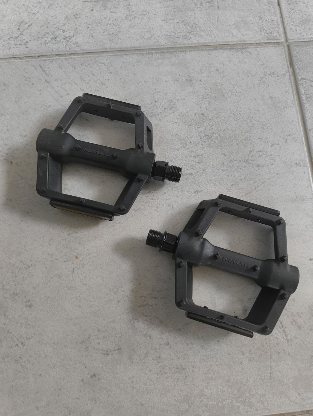 Pezzi di ricambio: 4 Velopedalen Kunststoff in 2 Grössen – Nuovo (secondo la descrizione) da Luzern venduto da phi_w8tg
