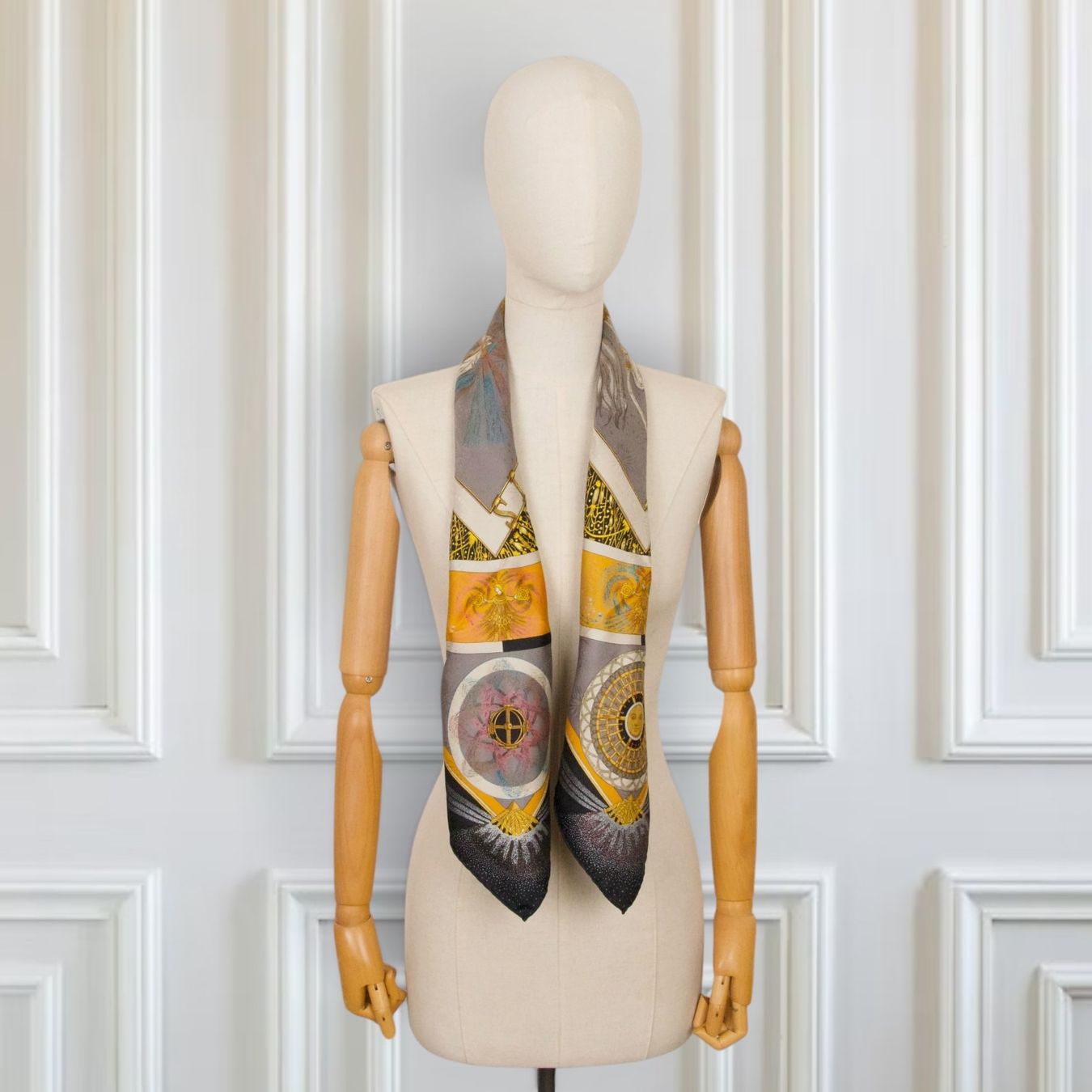 Hermès Foulard & Sciarpe: Hermès Carré "Feux d'Artifice" schwarz – Usato da Binningen venduto da Designerlabels 2