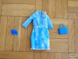 Barbie: Ensemble tailleur bleu vintage avec accessoires!
