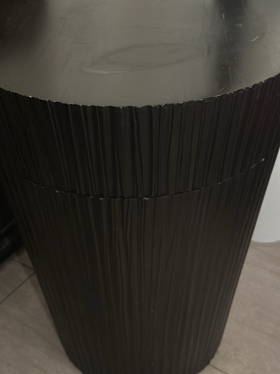 Tische: Side Table Black Textured Round Top with storage space  – Gebraucht aus Dietlikon von DimitraS 1