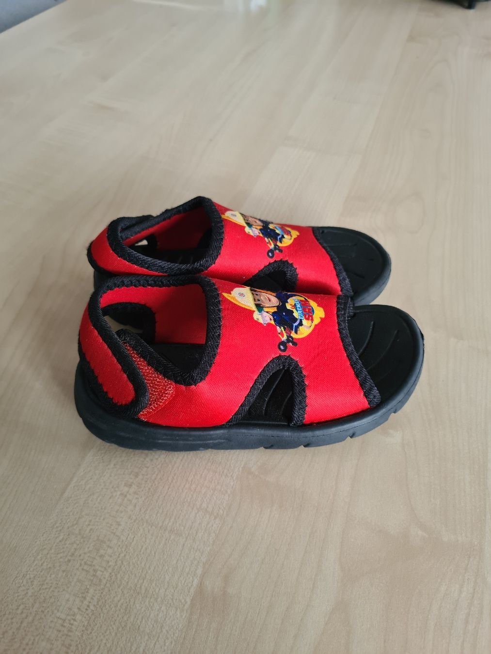 Scarpe per ragazzi: Kinder Sandalen, Feuerwehrmann Sam, Gr. 25 – Usato da Sissach venduto da pablum87 2