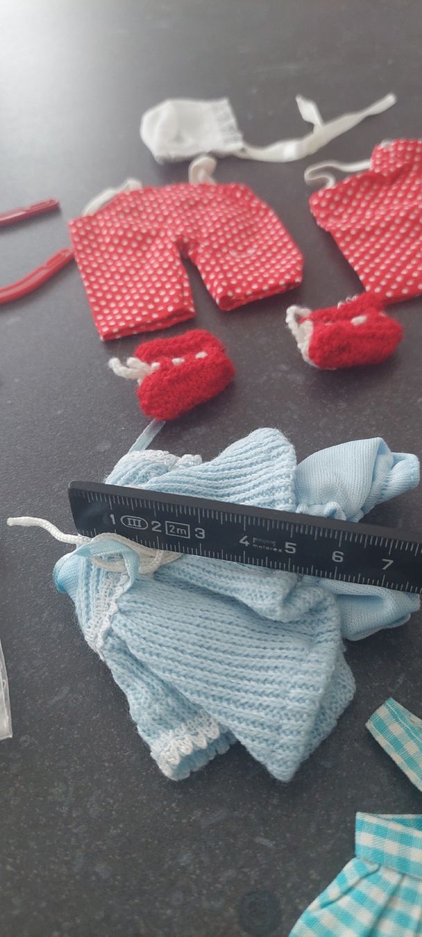Bambole: Kleine Puppenkleidchen  – Usato da Muri AG venduto da nindo1 6
