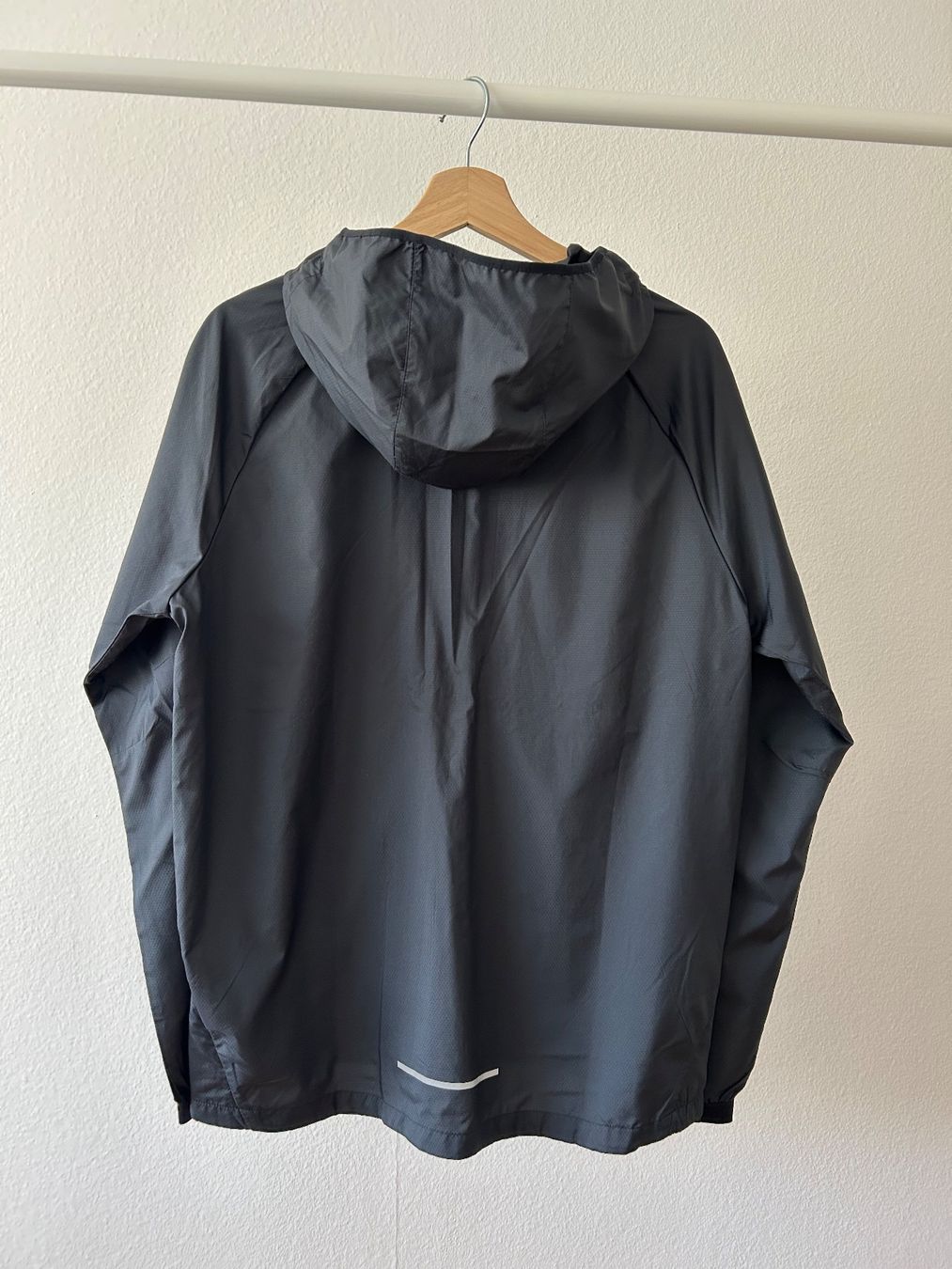 Nike Giacche: NIKE running jacket – Usato da Zürich venduto da _nathalie_ 1