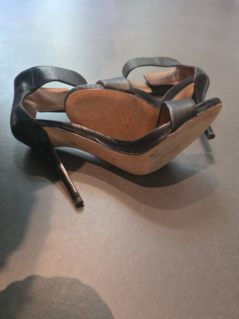 Chaussures femmes: Donna Karan Sandale – D'occasion à Zürich par ANU-AnimalsNeedUs 2