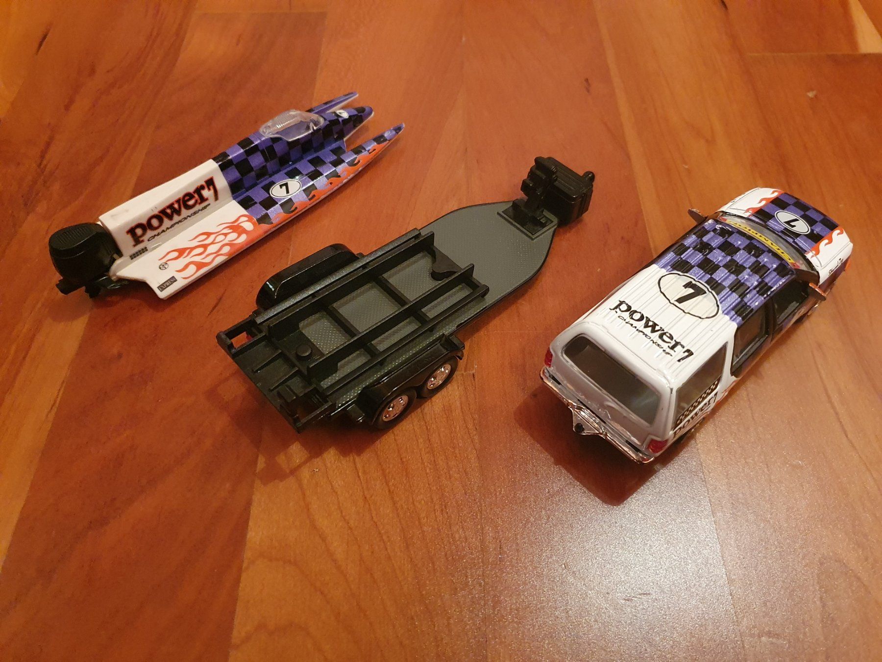Ford Modellini d'auto: Ford Expedition mit Boot – Usato da Triesen venduto da platzproblem1 2
