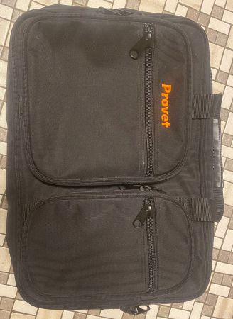 Computer und Ordnertasche
