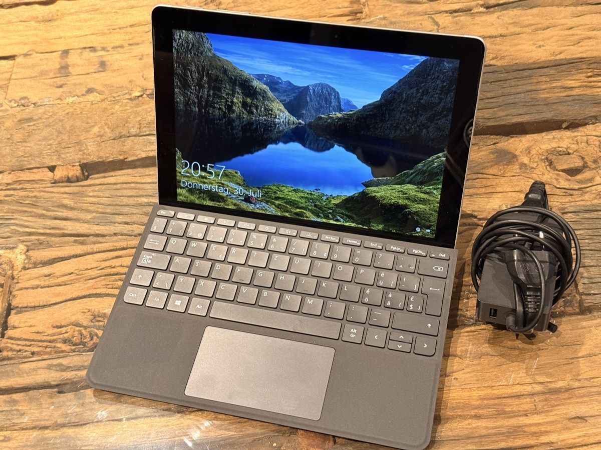 Microsoft Notebook: Microsoft Surface Go 8GB RAM 119GB SSD – Usato da Diepoldsau venduto da Risa-94