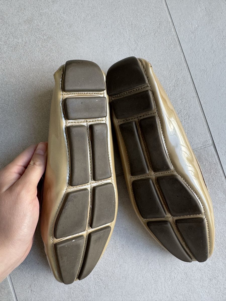 Prada Scarpe da donna: Prada Loafer Lackleder beige goldfarben – Usato da Root venduto da schnaeppliprise 1