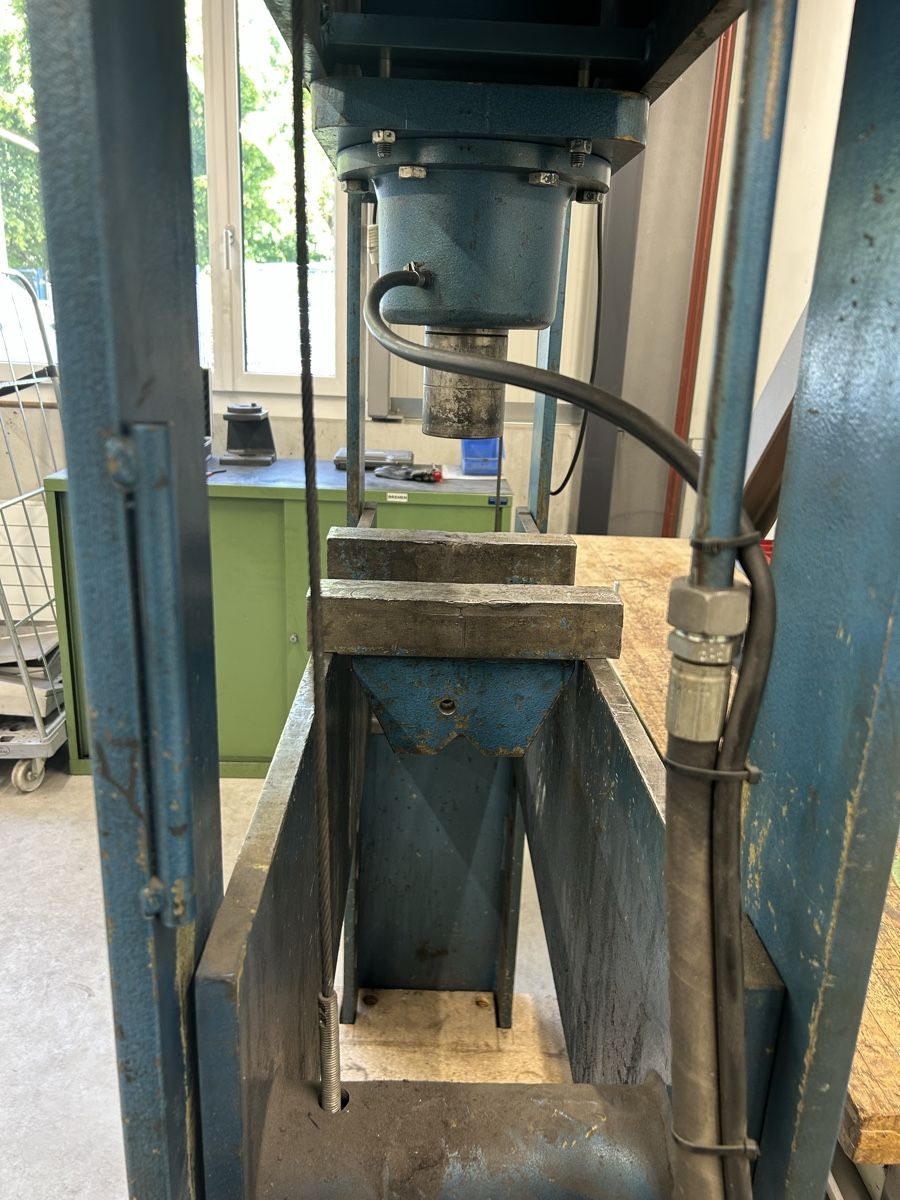 Tutte le macchine: Stenhøj Hydraulikpresse 60t – Usato da Salvenach venduto da Maha1979 3