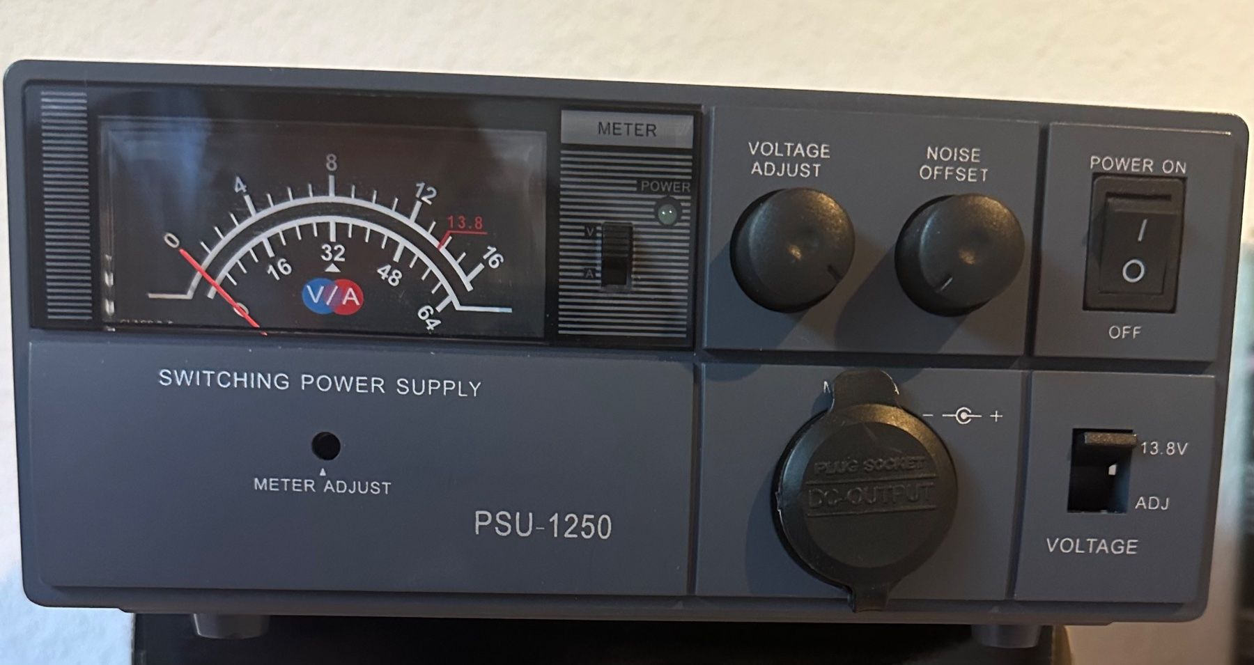 Technique de radiocom: Schaltnetzteil  9-15 Volt 40/50 Ampere – D'occasion à Füllinsdorf par tcwed_pt