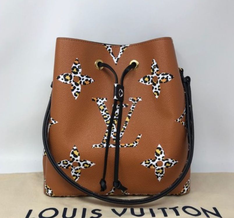 Louis Vuitton, NeoNoe Monogram Giant Jungle