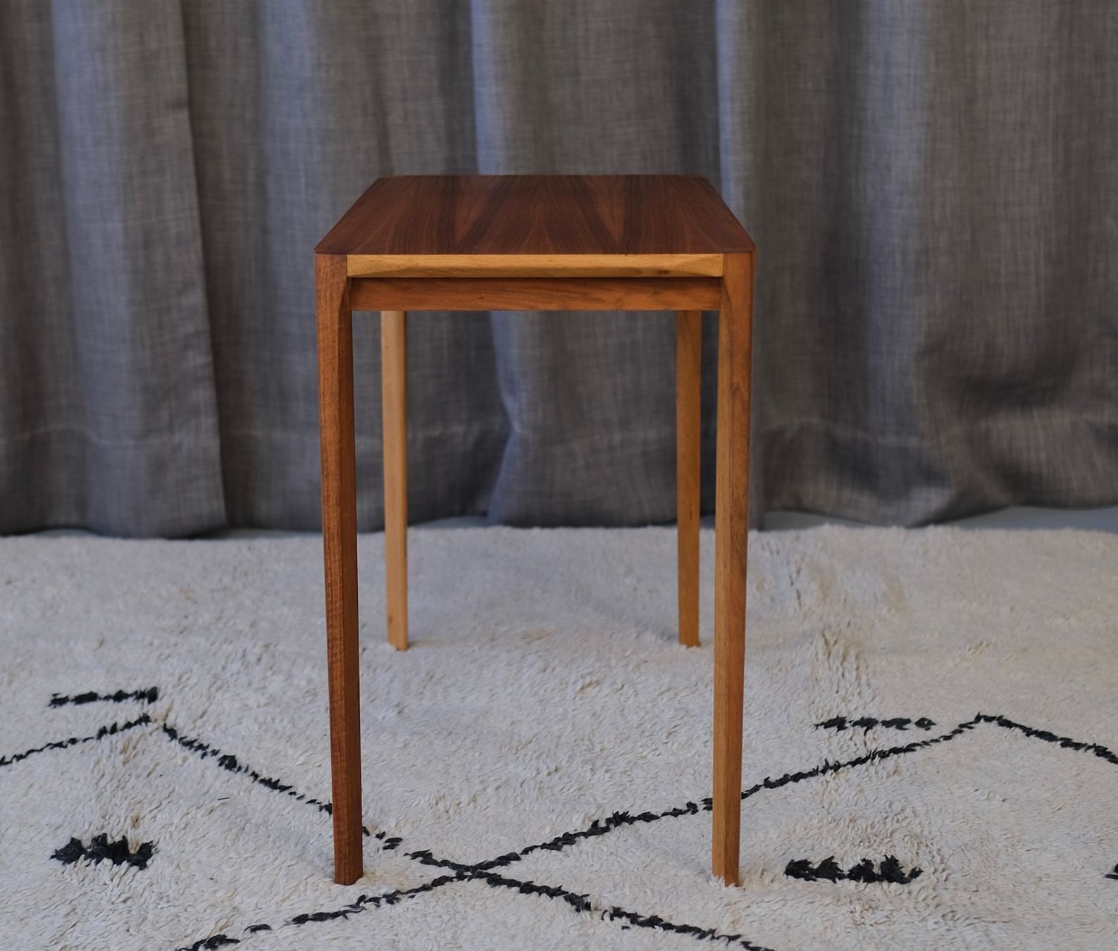 Tavoli: Sidetable Rex Raab for Wilhelm Renz, Nussbaum – Usato da Bern venduto da Zmodern_VIN 2