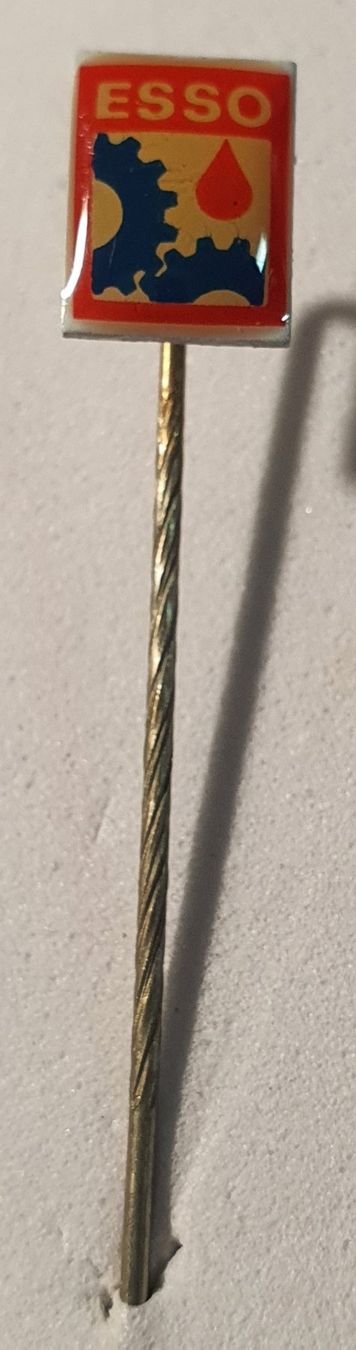 Spille & Fermagli: BB464 - Anstecknadel - ESSO  Logo – Usato da Reinach BL venduto da Boston-Verkauf 1