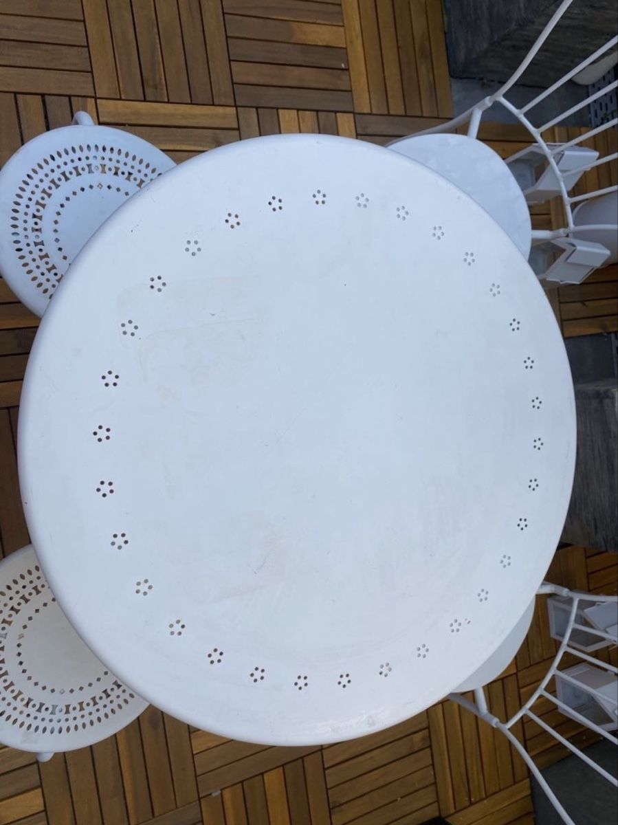 Set di tavolo e panche: Gartenset - Tisch mit Stühlen – Usato da Trin Mulin venduto da leea.c 1