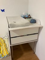 Wickeltisch mit Schubladen