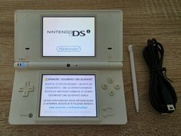 Nintendo DSi weiss mit Ladekabel