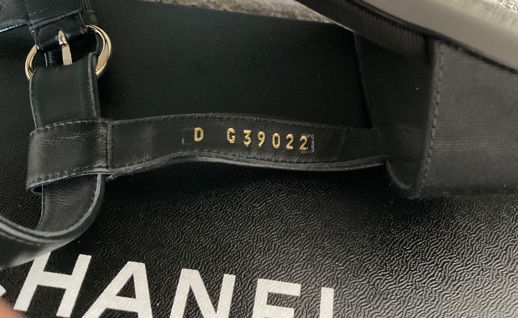 Chanel Scarpe da donna: Chanel : sandales noires – Nuovo e nell'imballaggio originale da Corseaux venduto da Mililaforet75 8