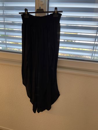Pantalon large noir fendu, style bohème chic