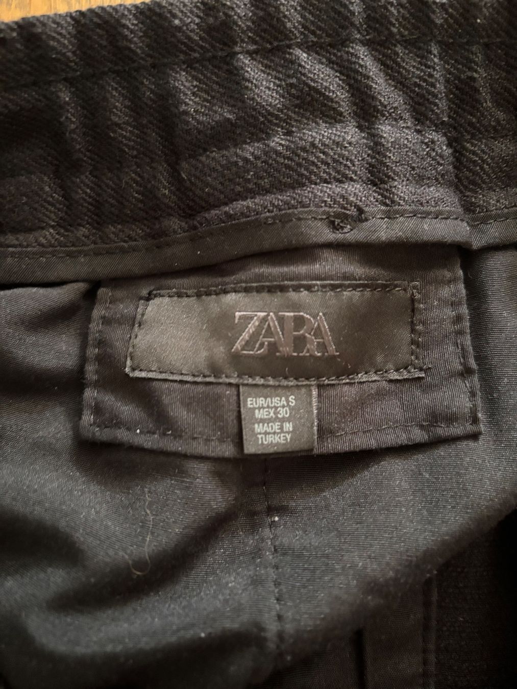 Zara Hosen: Lockere Schwarze Basic Stoffhose – Gebraucht aus Trübbach von Nico.Broder 2
