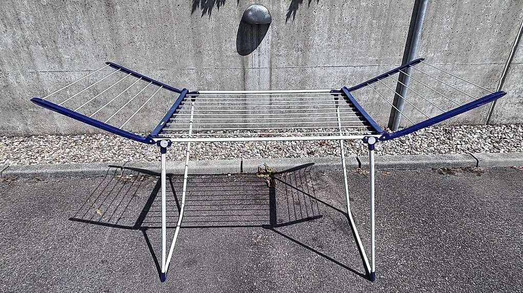 Stenditoi: Étendard à linge – Usato da Vessy venduto da nikeljavel