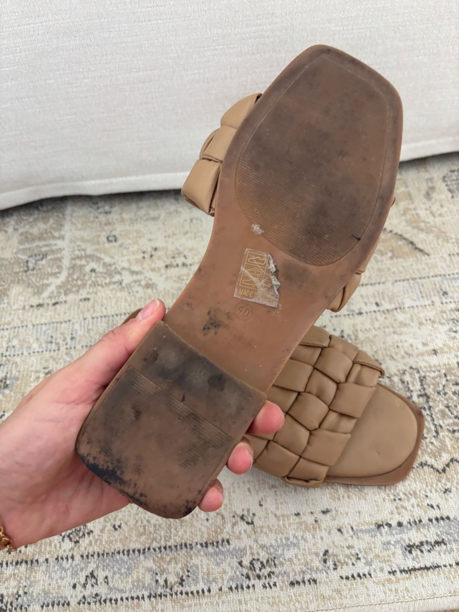 Scarpe da donna: Beige Flat Slippers Sandals NP: 50.- – Usato da Horgen venduto da len_qjz9 2